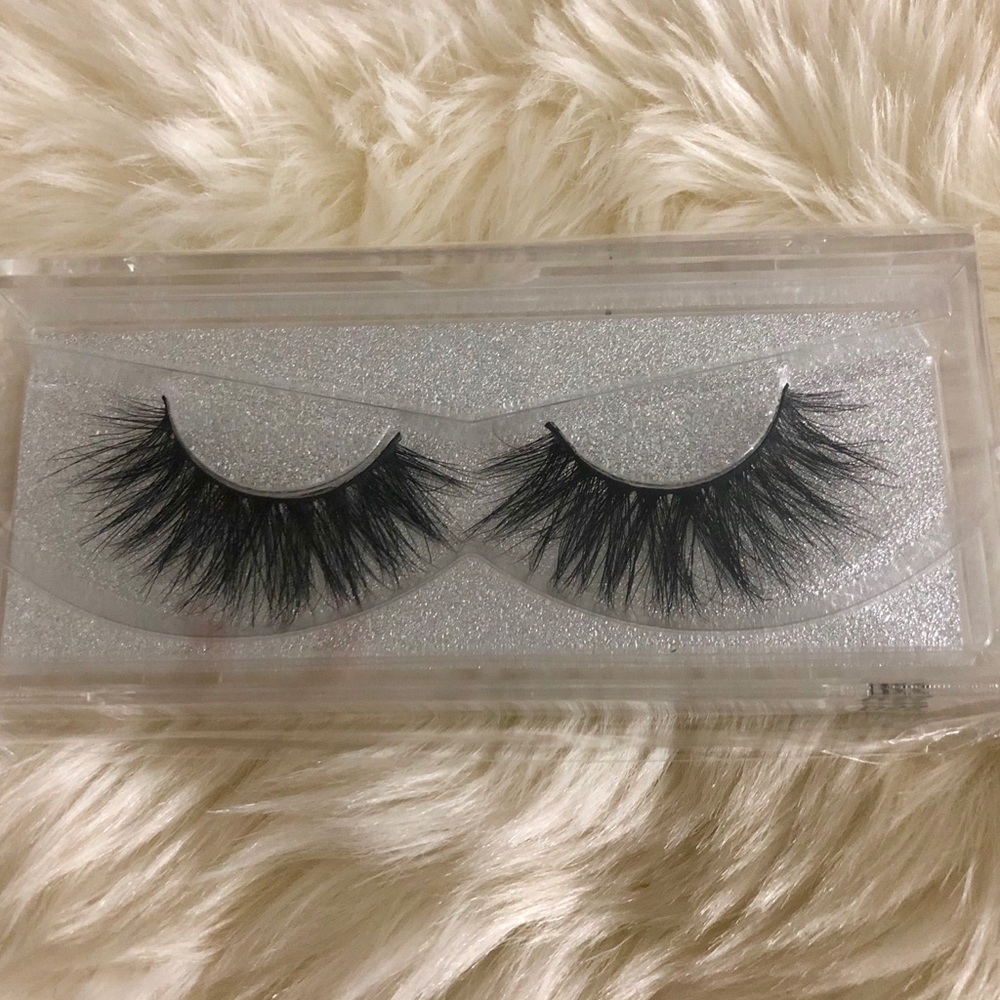 EYELASHES (BOUJIE)